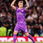 Toni Kroos Instagram - 💯 matches and countless #UCL memories with @RealMadrid! 1️⃣0️⃣0️⃣ partidos... ¡Miles de recuerdos en la Champions con nuestra camiseta! #RealFootball