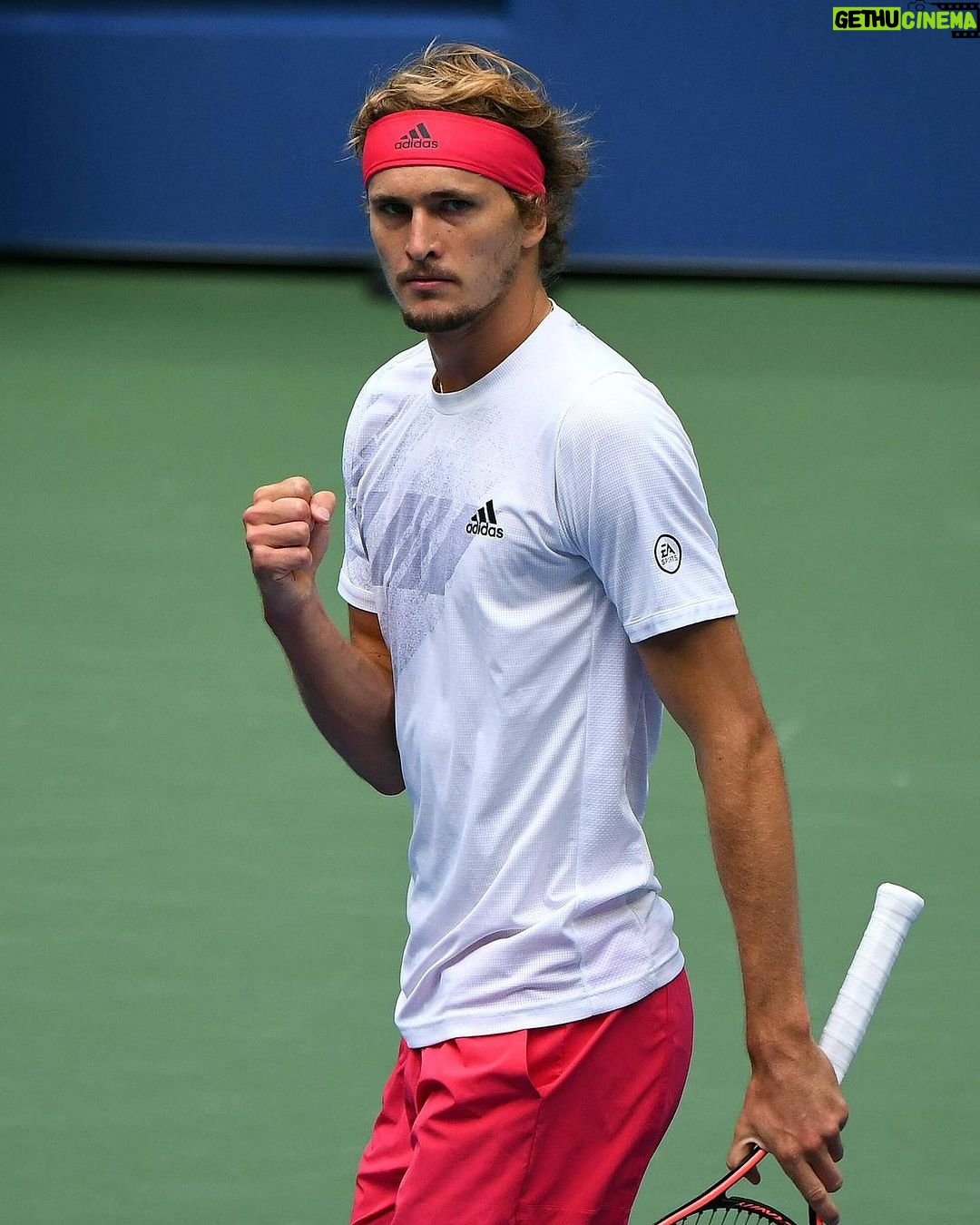 Toni Kroos Instagram - Einfach mal Luppen mit Sascha Zverev ist jetzt online - überall wo es Podcasts gibt! Ein tolles und offenes Gespräch. Hat großen Spaß gemacht. Alles Gute @alexzverev123 bei den US Open - wir fiebern (hoffentlich 2 Wochen) mit! @felixkroos23 @studiobummens