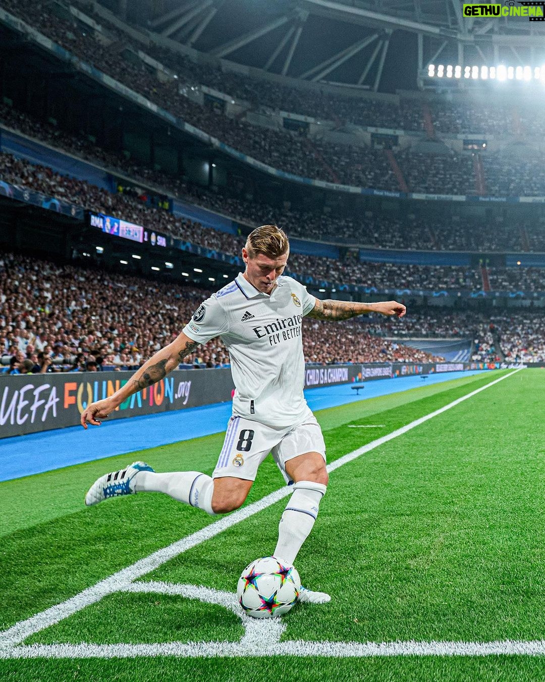 Toni Kroos - 1.2 Million Likes - 💯 matches and countless #UCL memories with @RealMadrid!
1️⃣0️⃣0️⃣ partidos... ¡Miles de recuerdos en la Champions con nuestra camiseta!
#RealFootball