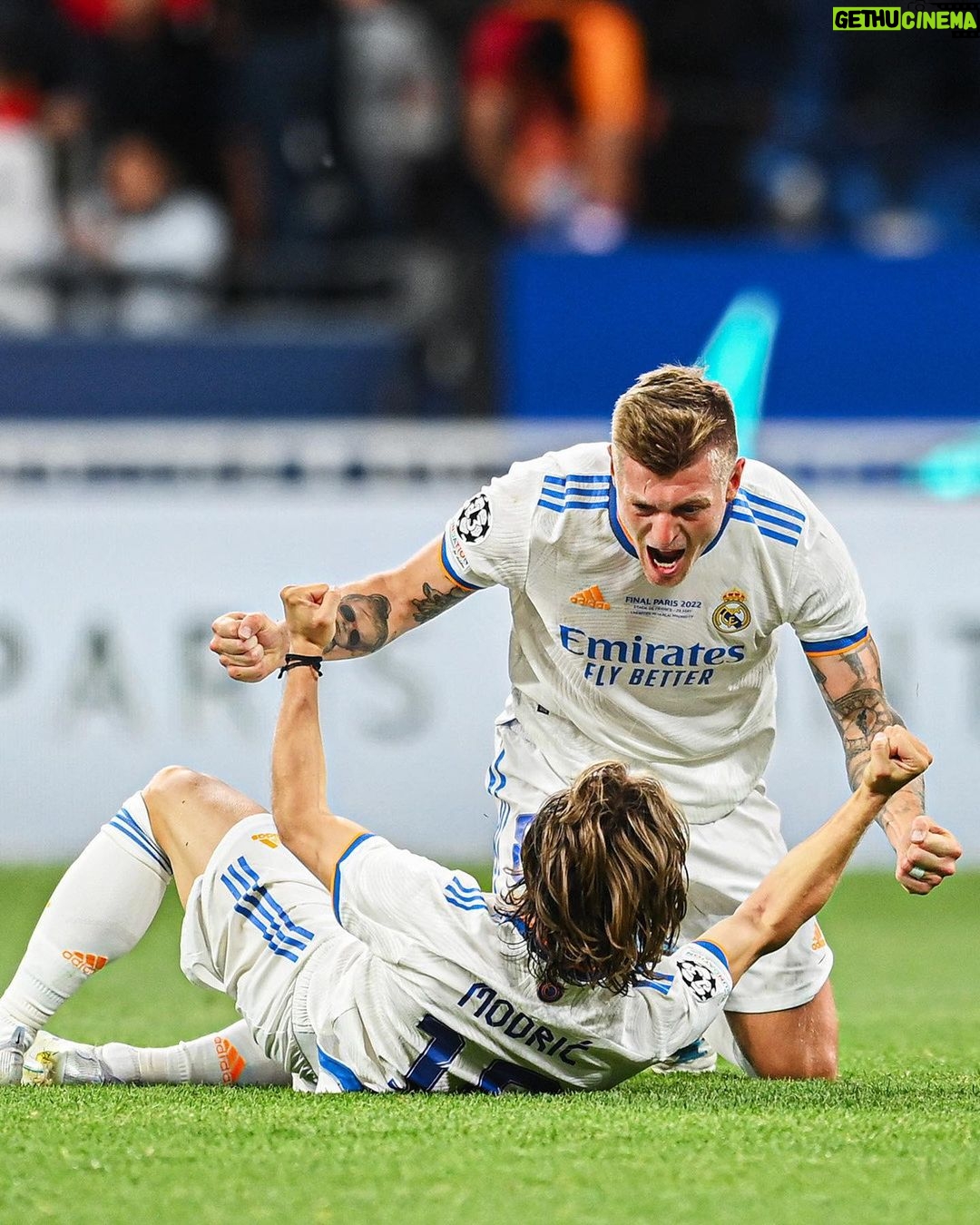 Toni Kroos - 1.2 Million Likes - 💯 matches and countless #UCL memories with @RealMadrid!
1️⃣0️⃣0️⃣ partidos... ¡Miles de recuerdos en la Champions con nuestra camiseta!
#RealFootball