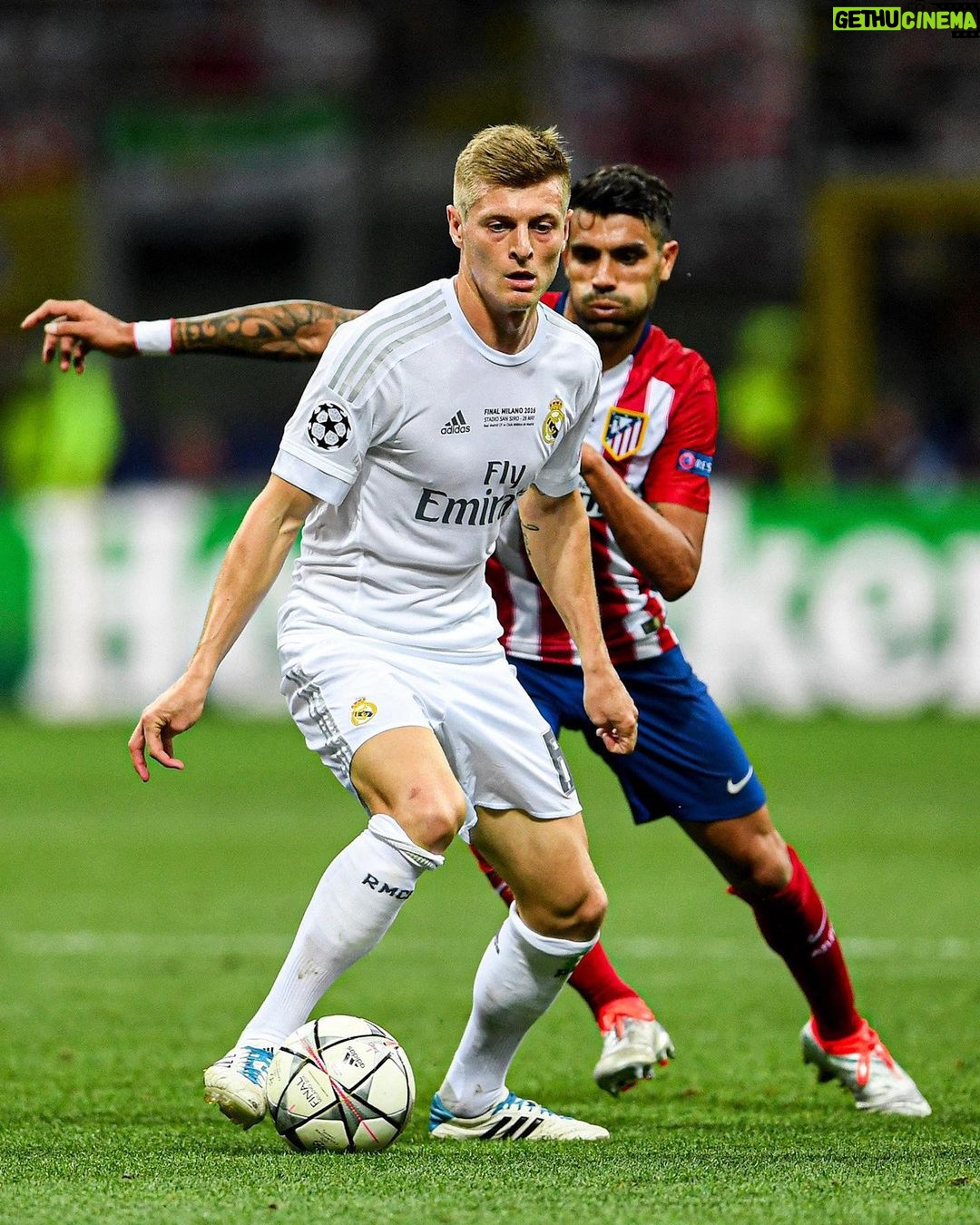 Toni Kroos - 1.2 Million Likes - 💯 matches and countless #UCL memories with @RealMadrid!
1️⃣0️⃣0️⃣ partidos... ¡Miles de recuerdos en la Champions con nuestra camiseta!
#RealFootball