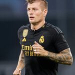 Toni Kroos Instagram - 💯 matches and countless #UCL memories with @RealMadrid! 1️⃣0️⃣0️⃣ partidos... ¡Miles de recuerdos en la Champions con nuestra camiseta! #RealFootball