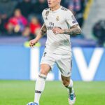 Toni Kroos Instagram - 💯 matches and countless #UCL memories with @RealMadrid! 1️⃣0️⃣0️⃣ partidos... ¡Miles de recuerdos en la Champions con nuestra camiseta! #RealFootball