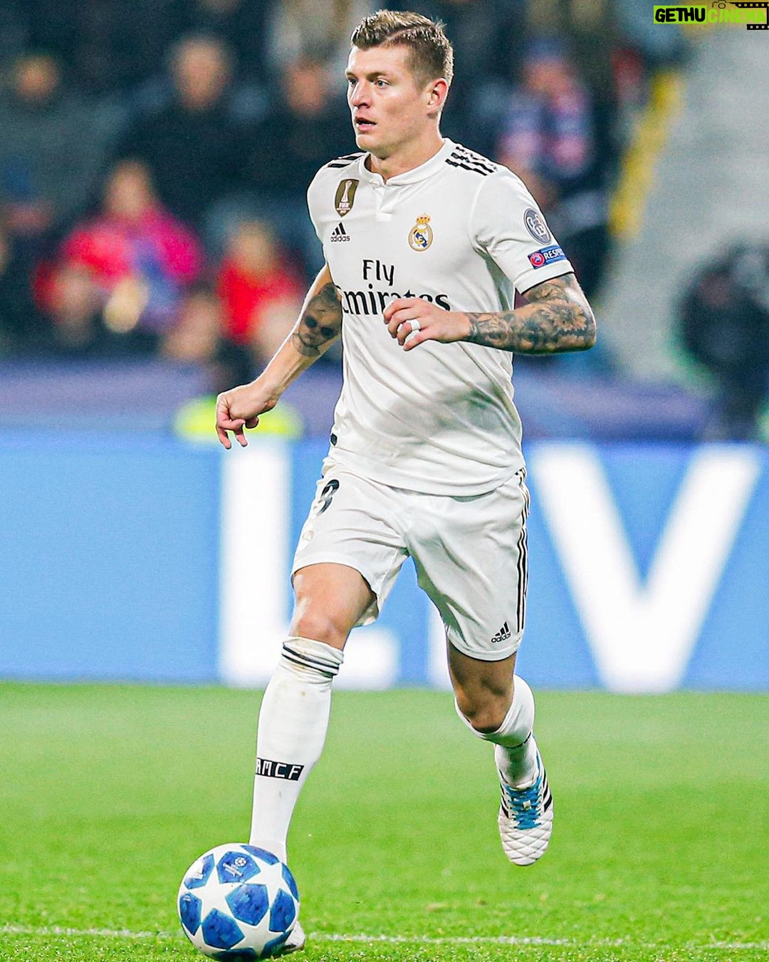 Toni Kroos - 1.2 Million Likes - 💯 matches and countless #UCL memories with @RealMadrid!
1️⃣0️⃣0️⃣ partidos... ¡Miles de recuerdos en la Champions con nuestra camiseta!
#RealFootball