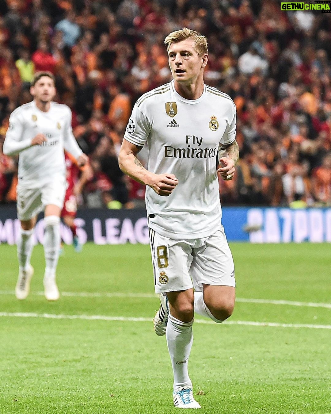 Toni Kroos - 1.2 Million Likes - 💯 matches and countless #UCL memories with @RealMadrid!
1️⃣0️⃣0️⃣ partidos... ¡Miles de recuerdos en la Champions con nuestra camiseta!
#RealFootball