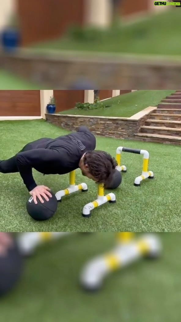 Tony Horton Instagram - Instead of just making resolutions, MOVE today! 💪🏼 Whether it’s a brisk walk, a dance session, or hitting the gym—share in the comments how you’re staying active. #TonyHorton #P90X #Powerof4 #FitnessMotivation #FitnessGoals #NewYearGoals #FitnessMode #PowerSync60 #Goals #NewYearGoals #Goals #Fitness #PowerNation #PowerNationFitness #Muscle #Energy #Motivation