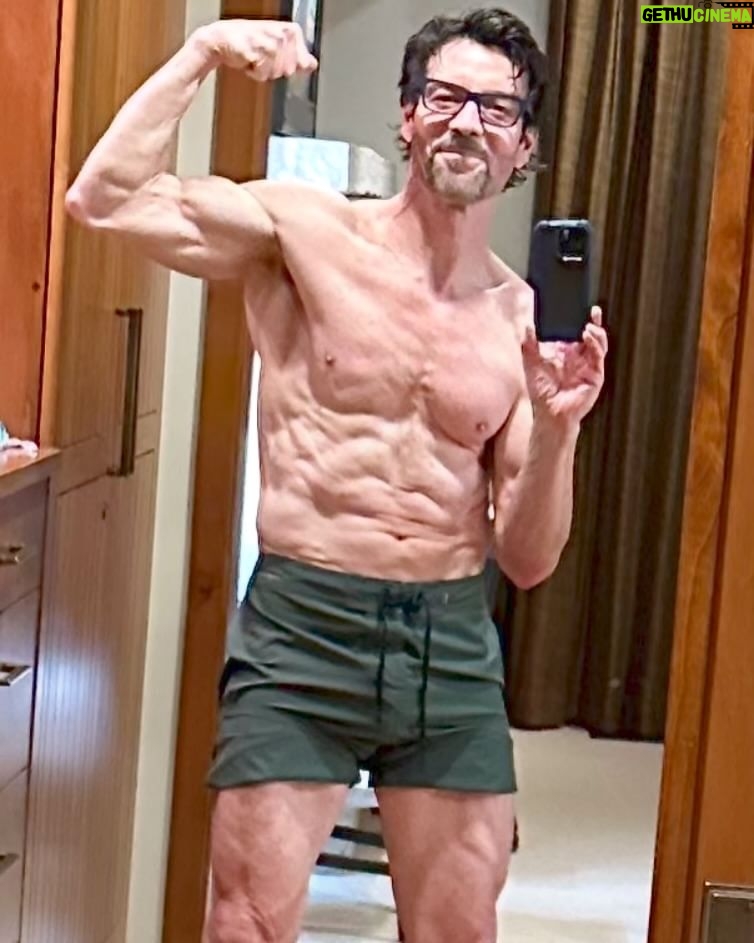 Tony Horton Instagram - I took this photo yesterday after 10 days in Jackson Hole WY. Lots of skiing, training (animal flow, yoga, weightlifting, and TONAL) and my favorite, shoveling that snow! 💪🏼 I also decided to cut out all processed snacks. Mixed berries and nuts only. I lost 7 pounds which I wasn’t trying to do. I’ll gain it back when I get home to Shawna’s home cooking. I typically don’t like being this lean, but I feel amazing!!! Well, that’s it from here. -TH #JacksonHole #YogaRetreat #TonyHortonFitness #MyPowerLife #PowerNation #ThePowerOf4 #PowerSync60
