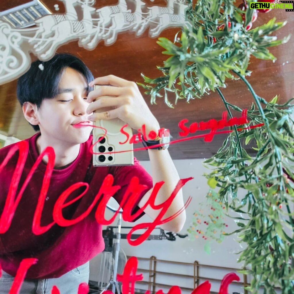 Tor Supakorn Wuttinansurasit Instagram - Merry Christmas 🎅 🫶🏻🎉 #torsupakorn #christmas #merrychristmas