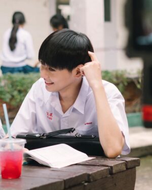 Supakorn Wuttinansurasit Instagram - EP 2 เป็นยังไงกันบ้าง ? บอกแล้วเป็นซีรีส์ตลก 5555
อย่าลืมไปติชมกันในแท็กด้วยน้า ผมอยากรู้ว่าต้องพัฒนาอะไรอีกบ้างจริงๆน้า มาคุยกันเยอะๆน้า🥰
#AbsoluteZeroSeries 
#AbsoluteZeroEP2