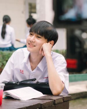 Supakorn Wuttinansurasit Instagram - EP 2 เป็นยังไงกันบ้าง ? บอกแล้วเป็นซีรีส์ตลก 5555
อย่าลืมไปติชมกันในแท็กด้วยน้า ผมอยากรู้ว่าต้องพัฒนาอะไรอีกบ้างจริงๆน้า มาคุยกันเยอะๆน้า🥰
#AbsoluteZeroSeries 
#AbsoluteZeroEP2