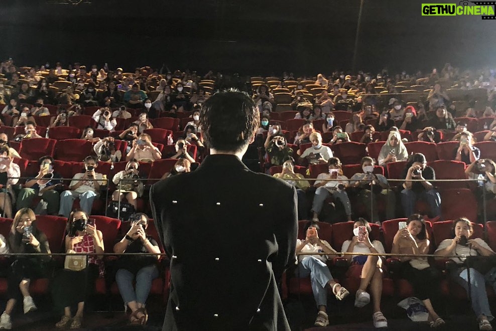 Tor Supakorn Wuttinansurasit Instagram - ❤️ ขอบคุณทุกๆคนมากๆเลยครับ ผมไม่รู้จะเอาคำพูดไหนมาบรรยายเลย ดีใจ ขอบคุณ ตื้นตัน อธิบายไม่ได้จริงๆนะ คืออยากเก็บโมเมนต์นี้ไว้ให้นานๆ ไม่รู้ว่าทุกคนเห็นผมไหม ว่าผมจะมองทุกคนตลอดเลย บางทีมีคนถาม ผมอาจจะอ๊องๆบ้างต้องขออภัยด้วยครับ😂 ผมแค่อยากเก็บพื้นที่ตรงนี้ไว้ให้ได้นานที่สุด ฝากติดตาม องศาสูญใน EP ต่อจากนี้ด้วยนะครับ รับรอง…… ไม่บอกหรอก สุดท้ายนี้ ผมขอบคุณทุกๆคนจากใจเลยนะครับ🙏🏻😭🥹 #AbsoluteZeroEP1 #AbsoluteZeroSeries #torsupakorn #เจ้าต่อคนหน้าหมู