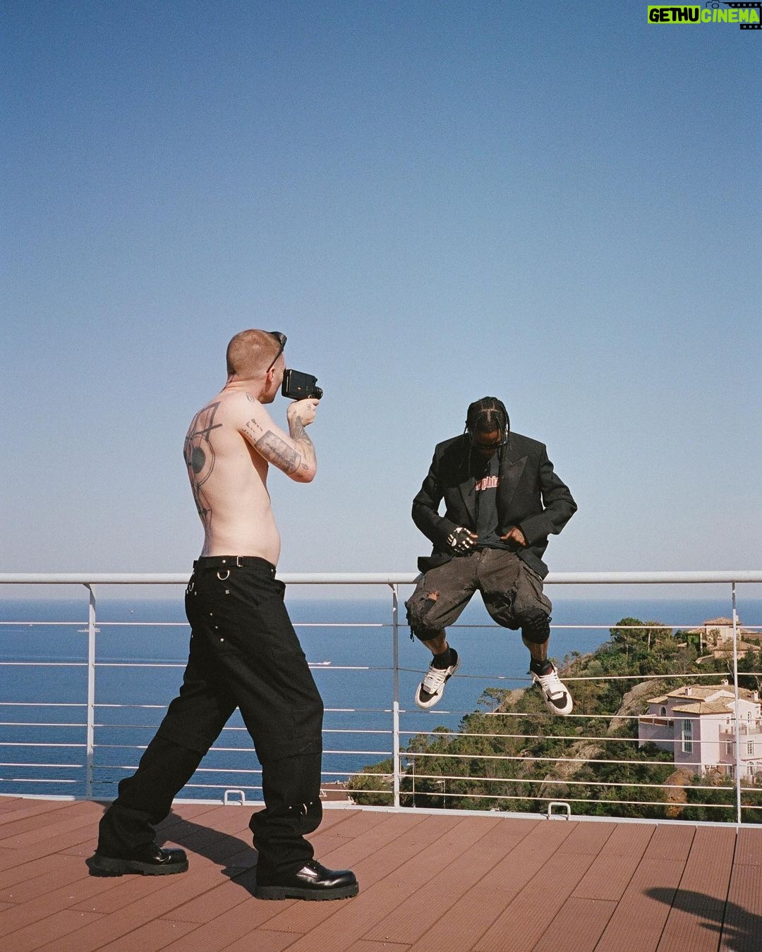 Travis Scott - 3.7 Million Likes -