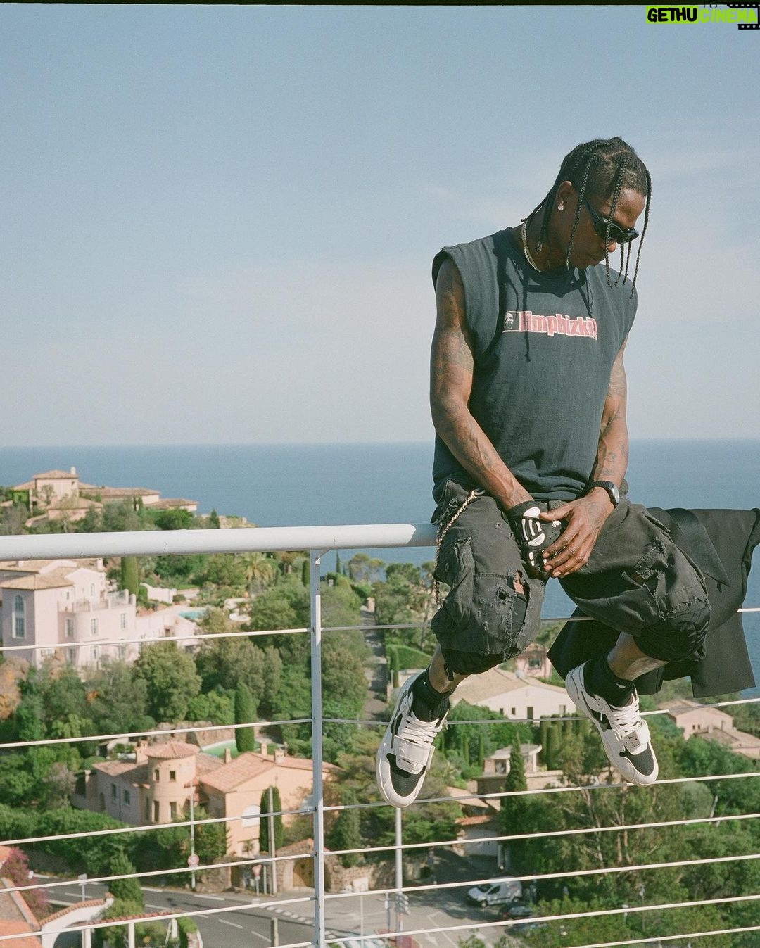 Travis Scott - 3.7 Million Likes -