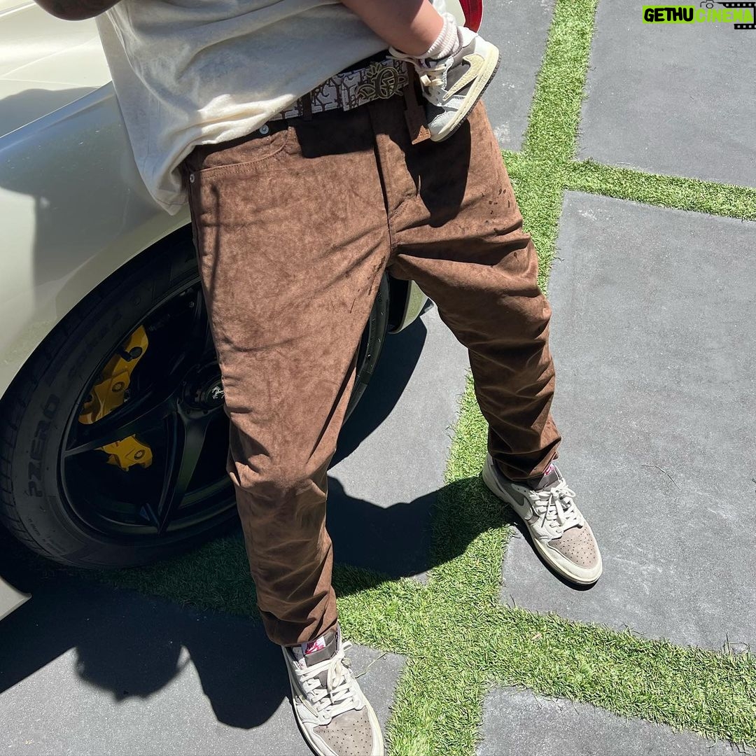 Travis Scott - 3.9 Million Likes -