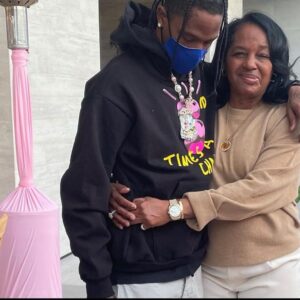 Travis Scott Instagram - I’m glad you’re momz 
Lit , caring and strong
Cuz 4 sho nobody could have put up with me for this long.