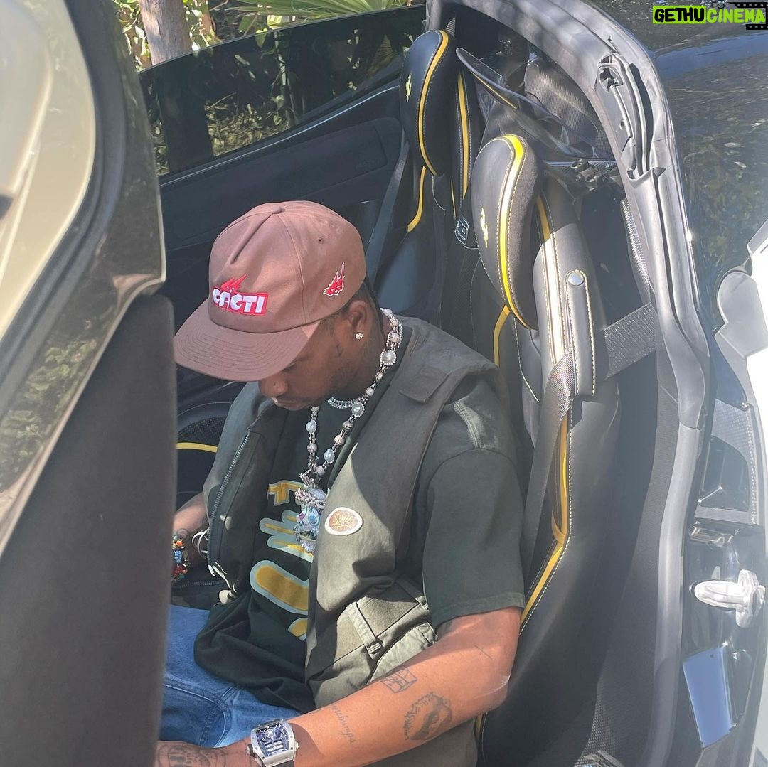 Travis Scott - 3.8 Million Likes - Imagine if I didn’t have the ends I wouldn’t have so many imaginary friends