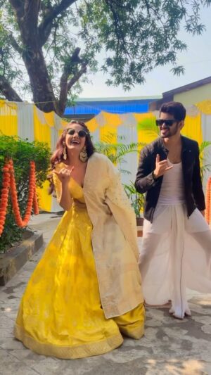 Trina Saha Instagram - Mr.Ghosh er Birthday bole kotha 😉
Happiest Birthday 🎂 🤗 

🎥 @dipankar_babai 

#trinsi #lbak #birthdayspecial