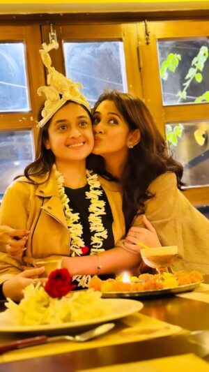 Trina Saha Instagram - One for the sweetest friend and a beautiful bride to be 🫶🏻

#trinsi #weddingseason #aiburobhaat