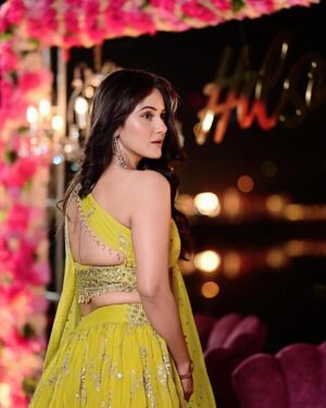 Trina Saha Instagram - Back to back 😋🫶🏻

📸 @siladitya_dutta @twc2014india 
👗 @navdurga_official @neelsaha_styled_by_blue 
💍 @klothbytrineel 
💄 @pritha_dutta_official 

#trinsi #weddingseason