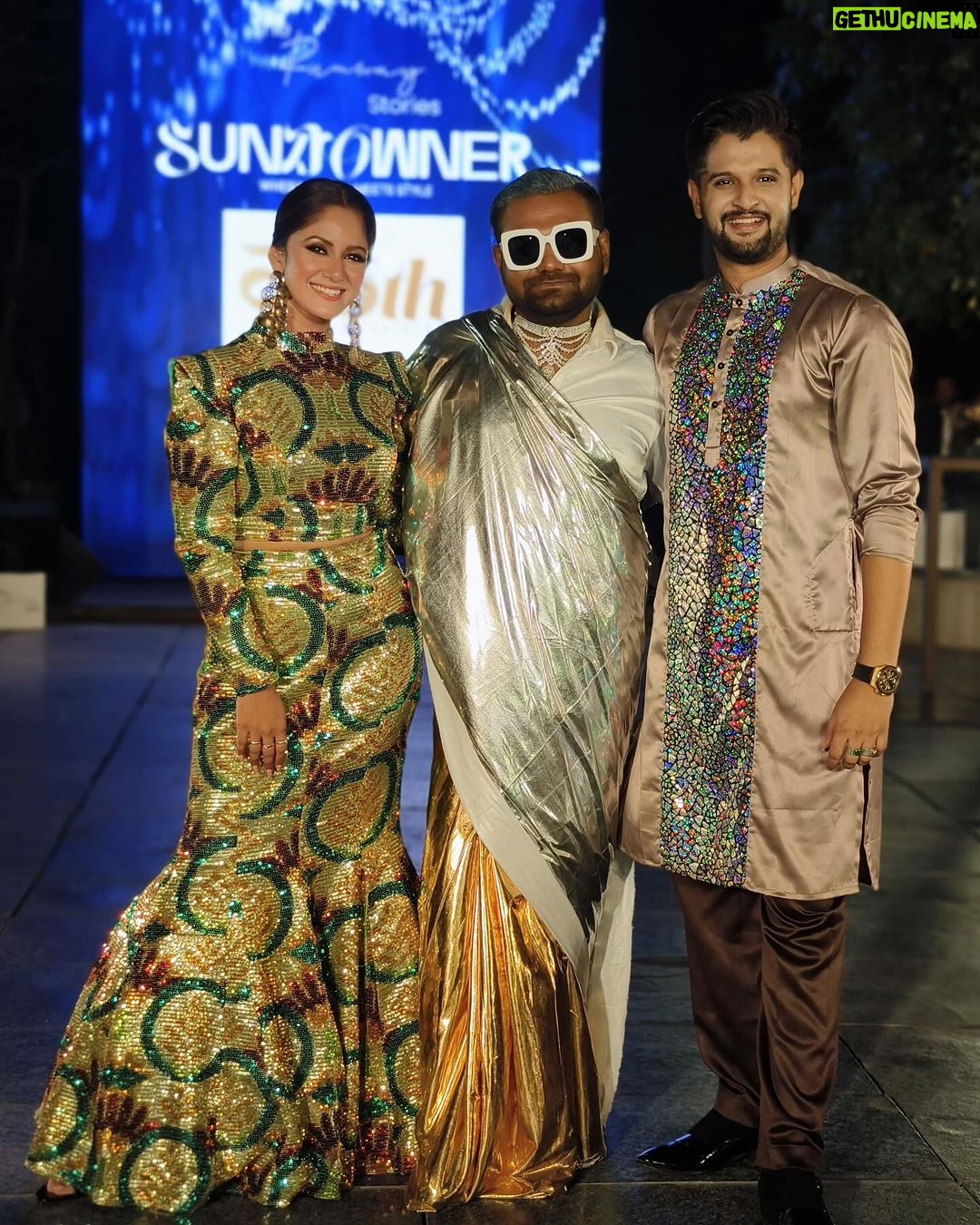 Trina Saha Instagram - And thatβs @klothbytrineel new Collection launch at @therunwaystories β₯οΈ π @klothbytrineel @neelsaha_styled_by_blue π @brushofpritam πββοΈ @sujitdas466 πΈ @rjseth1991 #trineel #klothbytrineel #newcollection