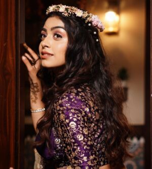 Twinkle Arora Instagram - Dreamy 💜 
Pic credit @akashdeep_16_50 
.
.
.
.
.
.
.
.
.
#Nehmat #udaariyaan #twinklearora #colorstv #pose #mehndi #smile
