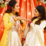 Twinkle Arora Instagram - Posers —> swipe . Pic credits @akashdeep_16_50 . . . . . . . . . #udaariyaan #colors #nehmat #harleen #twinkle #candids #nehkleen