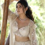 Twinkle Arora Instagram - 💛 Outfit: @kalighataindia Makeup: @makeupbyparneetgrewal Hair: @komalhairstylest Photography: @ronniephotography28 Jewellery: @miranabymegha X @unigem.in Jewellery coordinated by: @yourstylistforever . . . . . #twinkle #photoshoot