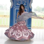 Twinkle Arora Instagram - Chunni meri rang de . . . . Outfit: @ka.kanishkaaggarwalofficial Makeup: @makeupbyparneetgrewal Hair: @komalhairstylest Photography: @ronniephotography28 Jewellery: @miranabymegha X @unigem.in Jewellery coordinated by: @yourstylistforever . #twinkle #twinklians #smile #softly #karanaujla