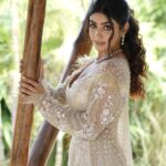 Twinkle Arora Instagram - 💛 Outfit: @kalighataindia Makeup: @makeupbyparneetgrewal Hair: @komalhairstylest Photography: @ronniephotography28 Jewellery: @miranabymegha X @unigem.in Jewellery coordinated by: @yourstylistforever . . . . . #twinkle #photoshoot