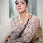 Twinkle Arora Instagram - Grace ♥️ Outfit: @ka.kanishkaaggarwalofficial Makeup: @makeupbyparneetgrewal Hair: @komalhairstylest Jewellery: @vaamika_jewels Jewellery coordinated by: @yourstylistforever Photography: @ronniephotography28 . . . . . #elegance #twinkle #twinklians #pose #photoshoot