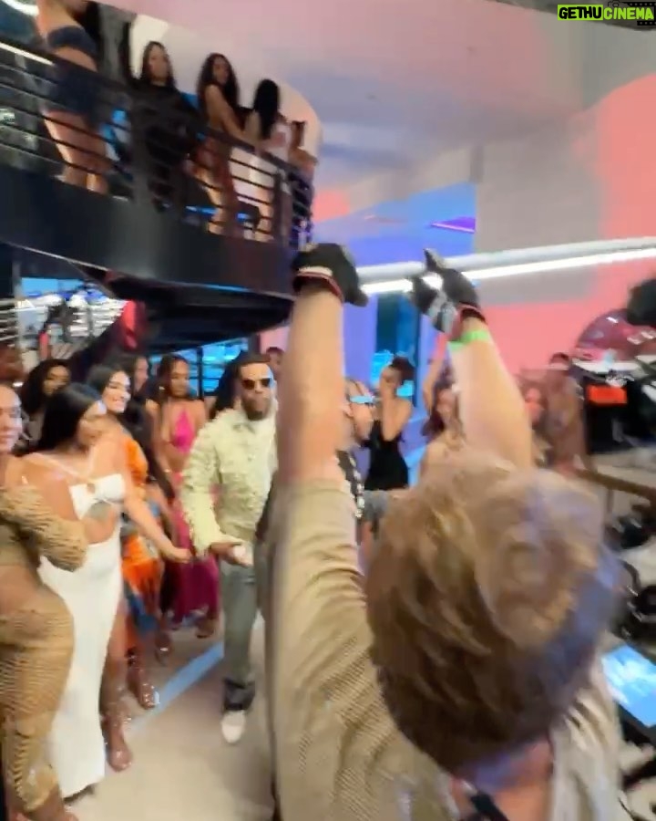 Tyga Instagram - Spent a mill yesterday it was therapy, She kno I ain’t Drake but she wanna take care of me…..Young money grew up but the shi was preparin me , Whole lotta $ n the safe and it’s daring me