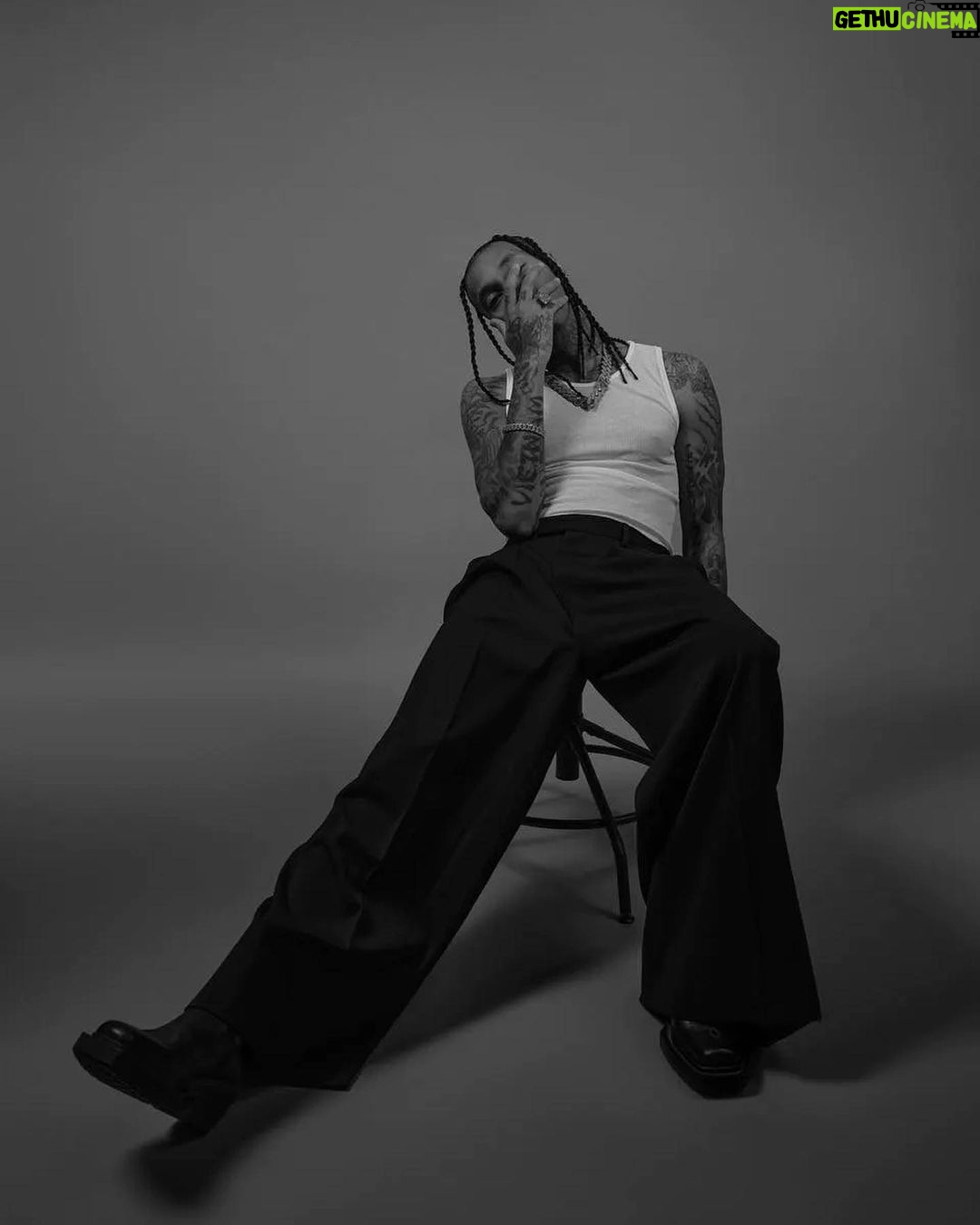 Tyga Instagram - 🌪️🌪️🌪️🌪️🖤🖤🖤🖤 @lofficielbrasil @lofficielhommesbr Brazil 🇧🇷 Coverrr