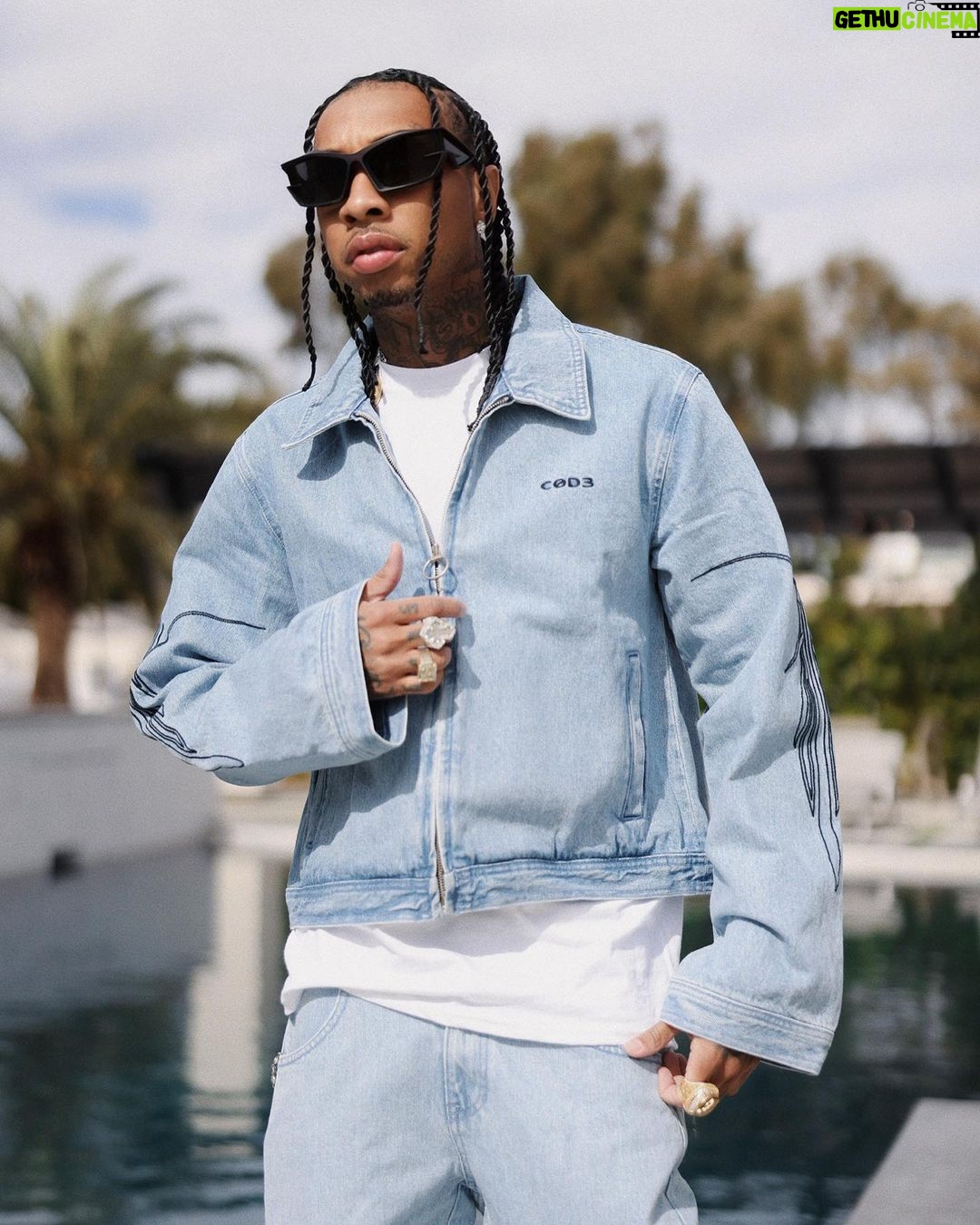 Tyga Instagram - Lighting in tha chain how they froze when it struck em….too many temptations I feel like David Ruffin
