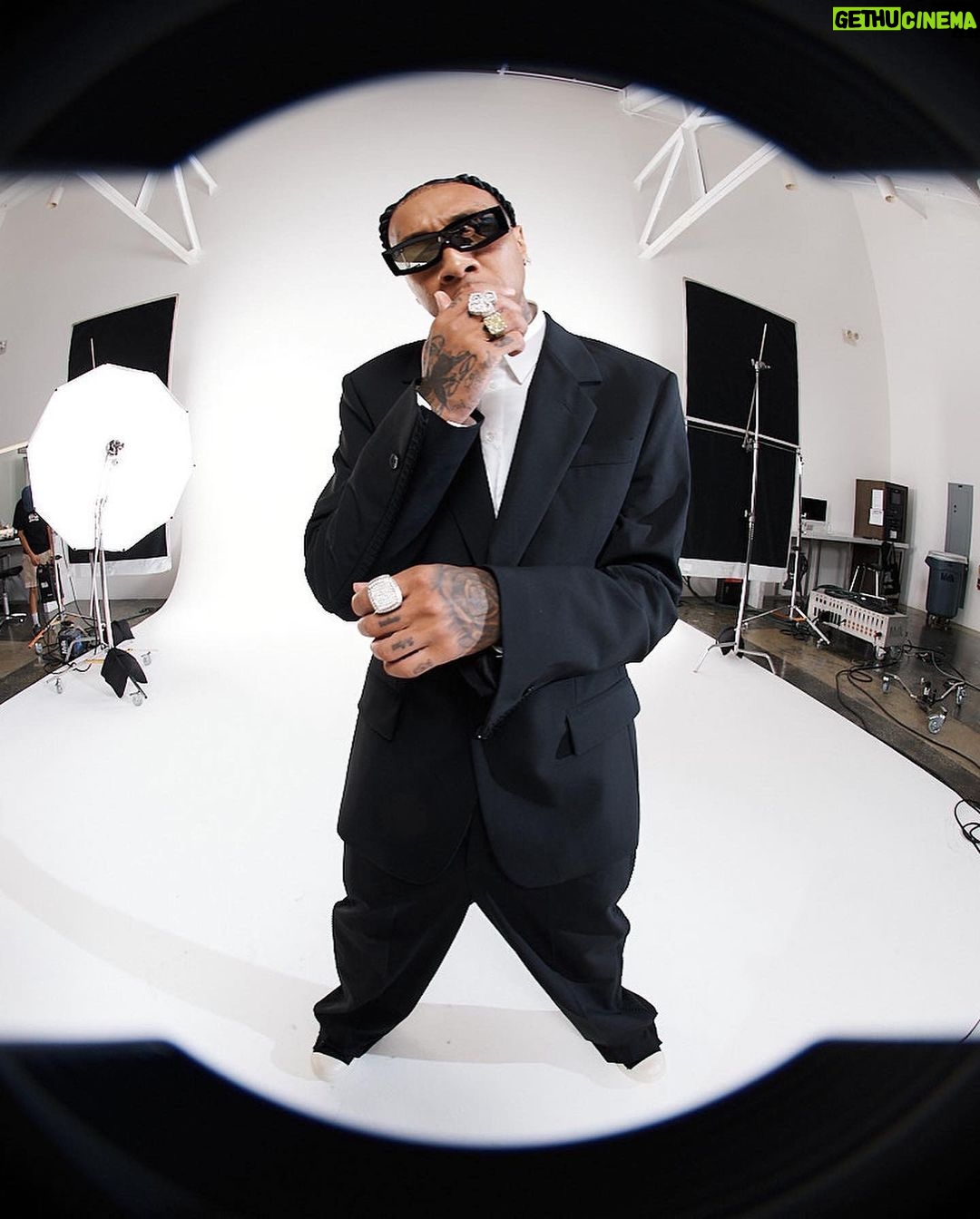 Tyga Instagram - Cut the head off the snake, kiss the ring…it’s like playin chess they all want the King
