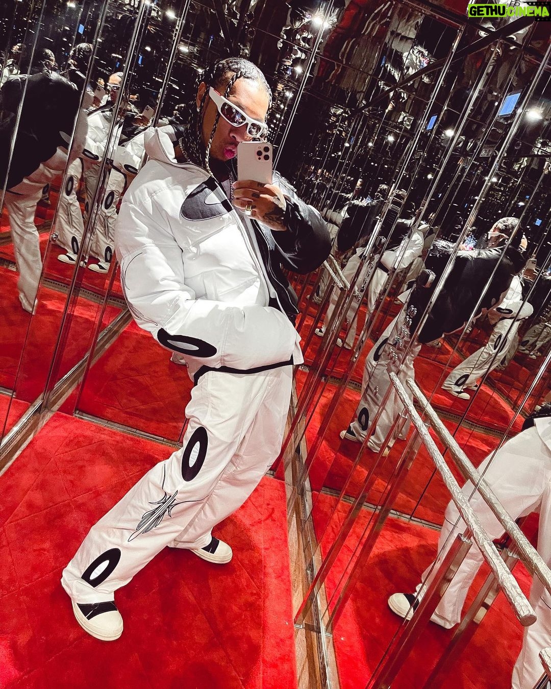 Tyga Instagram - I got the codes n it’s workin ♾♾♾