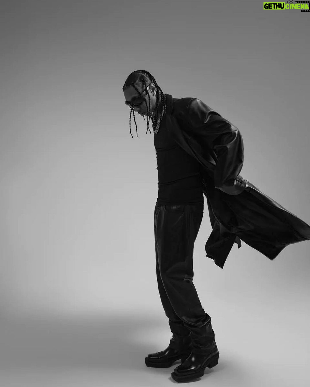 Tyga Instagram - 🌪️🌪️🌪️🌪️🖤🖤🖤🖤 @lofficielbrasil @lofficielhommesbr Brazil 🇧🇷 Coverrr