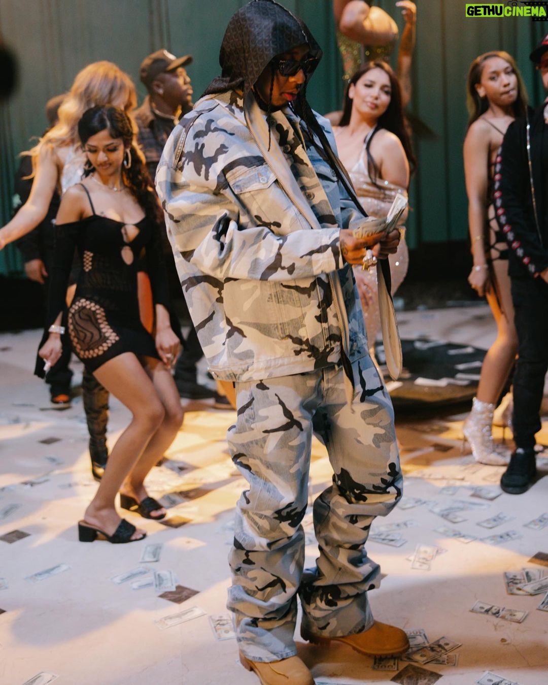 Tyga Instagram - If the grass ain’t greener it’s betta to stay…..Cash off the face, Never slow up the pace