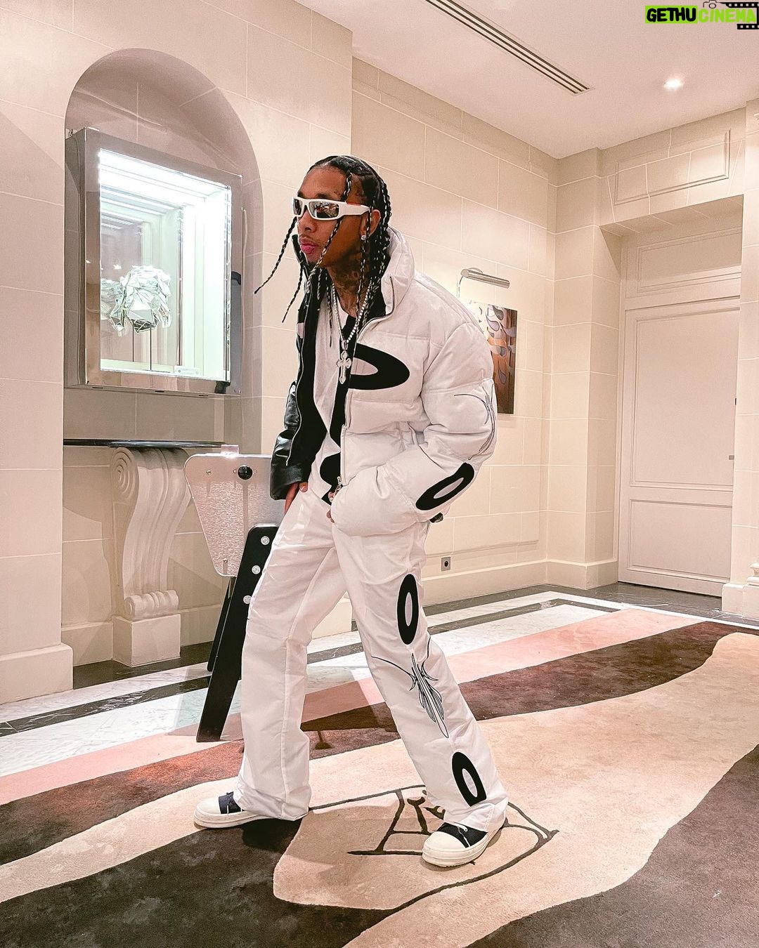 Tyga Instagram - I got the codes n it’s workin ♾♾♾