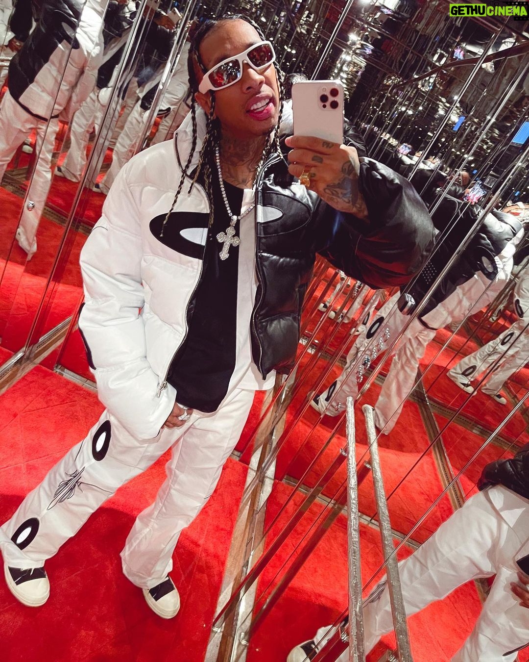Tyga Instagram - I got the codes n it’s workin ♾♾♾