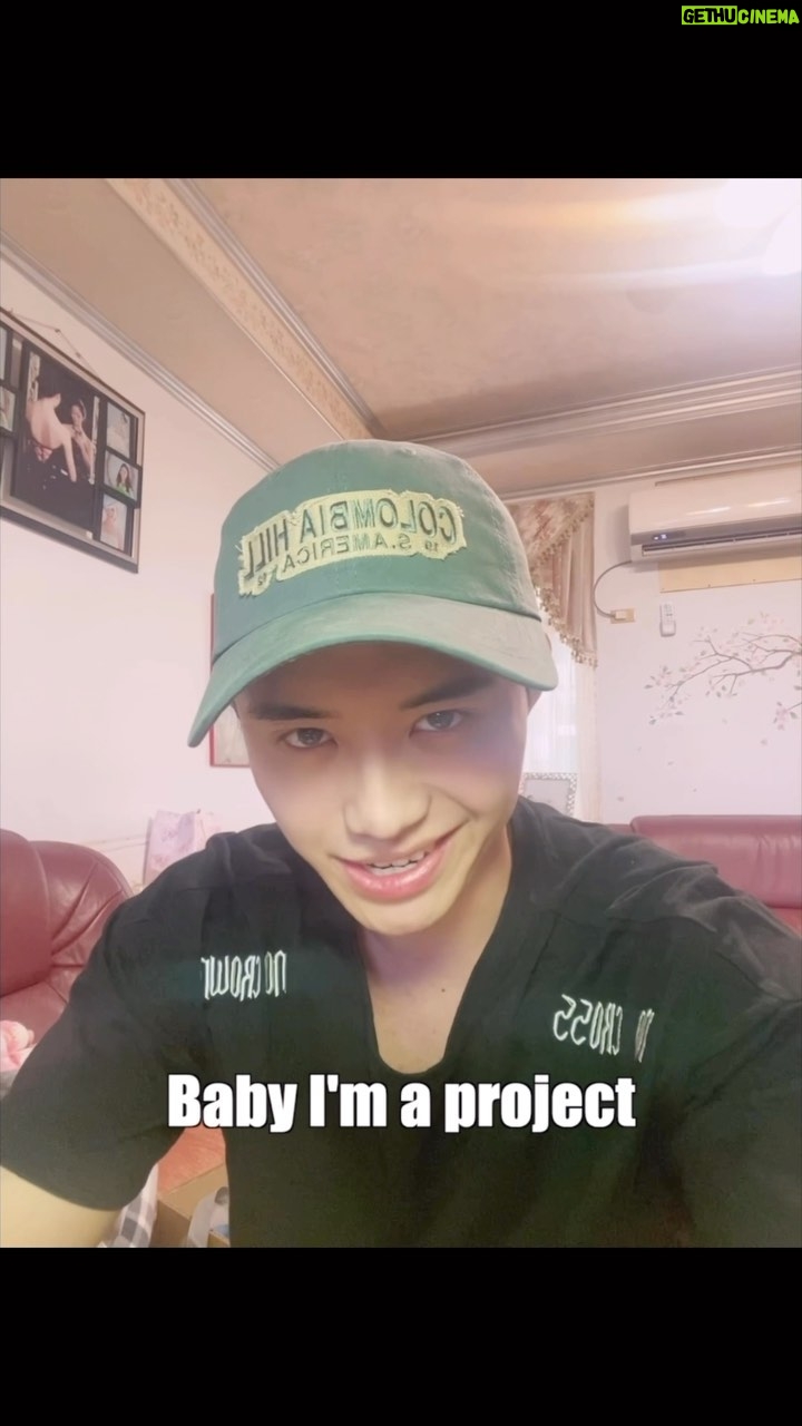 Tyler Ho Instagram - 最近洗腦渣男神曲《Project》 必須推薦給大家,原唱簡直性感到爆 @chasemcdanielmusic 啊我是不知道為什麼他那麼帥氣可口,我卻有夠尬… 最後知道自己不忍直視還笑場😅🤣 看來還是適合搞笑不適合耍性感🫦 喜歡低音砲的朋友,趕快去聽Chase的歌! - Obsessed with “Project” by @chasemcdanielmusic 🔥 Idk why Chase is so fine and I am so cringey lol Everybody go and listen to #project