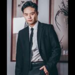 Tyler Ho Instagram - 只是試鏡照，和安 @kiqueconcor 卻可以把我拍的像 🧔🏻 🚬 阿尼ㄍㄧˋ 《教父》如果考慮翻拍亞洲版，我可以去試試看Michael的角色嗎🤣 - "If “Godfather” were to shoot an Asian version, would I be cast as Michael?" Gangster with class Photo credit: @kiqueconcor