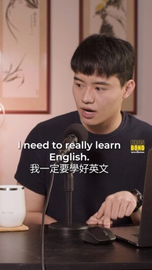 Tyler Ho Instagram - 「六人行」不是標配嗎？但就是罐頭聲音有點解
-
I thought “Friends” was a must-watch!

（重發，嗚嗚誰叫字幕上錯了）

Official Podcast Account @brosbond 
Show Host @tyler_hohoho @kiqueconcor 
#brosbond