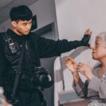 Tyler Ho Instagram - 劇情短片《戰疫》 疫情的無情，讓我們更加有情。 猝不及防地爆發疫情，加上對無法掌握對未知病毒傳播途徑及後續副作用與影響力的狀況下，唯有勇直前進，方能尋得出路。 「要成為什麼樣的人，自己決定。」 這次在片中飾演 — 鄭凱威 斯文冷面，智商在線，老是與另一名主演羅漢生相愛相殺，也第一次接觸到了醫院攝影棚！