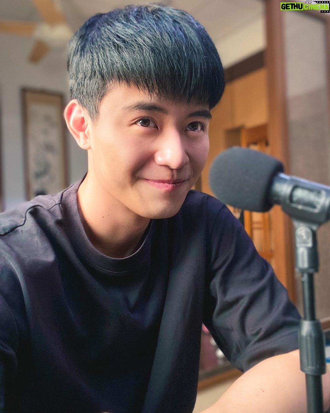 Tyler Ho Instagram - 從小到大最愛做的就是講話,愛講話的程度是到讓媽媽忍不住說, 👩🏻:「拜託安靜五分鐘,給你小禮物再加200塊!」 這次終於能夠名正言順跟大家話家常了😜🤪🤣 這陣子跟朋友一起開始了新的嘗試,登登登登:我們有自己的Podcast了! @brosbond 追蹤趕緊按起來🔥🔥🔥 主要會我和 @kiqueconcor 和安,一起展開話題,不論是流行時事、奇人軼事、閒來無事,還是一二三四,什麼都聊,什麼都新鮮! 對差不多這些表情包都會看到! 如果有認識我或和安的朋友有興趣上節目一起玩,當特別來賓也很歡迎👏 我們才剛剛開始,也沒被專業訓練過,可能很生疏,但還是很令人心動的一個小夢想,所以想跟大家分享。 #podcast #funnyshit #litaf #taiwan #peru #englishpodcast #파캐스트 #대만 #페루 #재밌이야기 Tainan, Taiwan