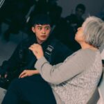 Tyler Ho Instagram - 劇情短片《戰疫》 疫情的無情，讓我們更加有情。 猝不及防地爆發疫情，加上對無法掌握對未知病毒傳播途徑及後續副作用與影響力的狀況下，唯有勇直前進，方能尋得出路。 「要成為什麼樣的人，自己決定。」 這次在片中飾演 — 鄭凱威 斯文冷面，智商在線，老是與另一名主演羅漢生相愛相殺，也第一次接觸到了醫院攝影棚！