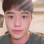 Tyler Ho Instagram - 我沒有喝酒 天氣熱 臉就會泛紅 濾鏡幹嘛一直要把我的臉紅擋住😩 @shopee_tw 蝦皮老師這是我的作業🤓 @helloiamhook Hook好可愛藉機表白一下🫣 #tonguetwisterchallenge #chinese