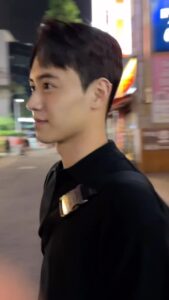 Tyler Ho Instagram - 來韓國一定要體驗一下的韓式理髮 換了髮型突然長得像韓國人了 - One of the “must try in Korea” is the K-style haircut. After changing my hairstyle, I suddenly look like a Korean!“ - 한국에서 꼭 해봐야 할 것 중 하나는 K-스타일 머리카락이에요. 헤어스타일을 바꾼 후에 갑자기 한국인 같이 보이게 되었어요ㅋㅋ 💈@deefhair 💈deefhair_jh 재헌원장님 이렇게 멋진 머리 만들어주셔서 감사합니다