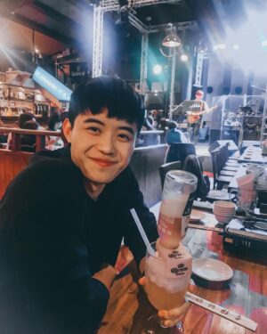 Tyler Ho Instagram - Sippin’ with the fam, cheers to good times!
跟家人度度美好

#未成年請勿飲酒 
#飲酒適量請勿酒駕
 #nightoutwithfamily