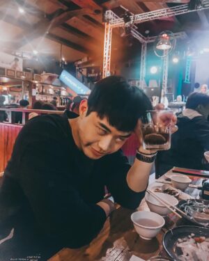 Tyler Ho Instagram - Sippin’ with the fam, cheers to good times!
跟家人度度美好

#未成年請勿飲酒 
#飲酒適量請勿酒駕
 #nightoutwithfamily