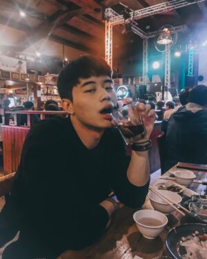 Tyler Ho Instagram - Sippin’ with the fam, cheers to good times!
跟家人度度美好

#未成年請勿飲酒 
#飲酒適量請勿酒駕
 #nightoutwithfamily